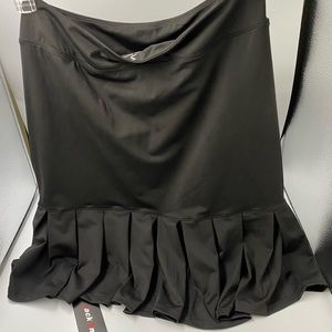 NWT SKORT- black, two pockets – breathable panty underneath – ruffled – pretty